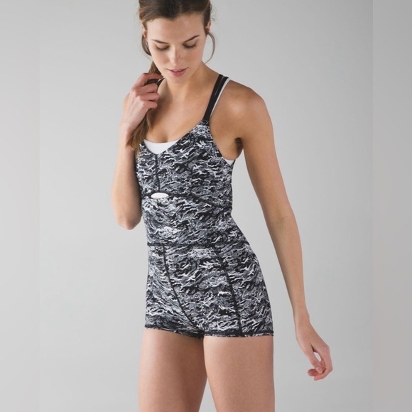 lululemon athletica Pants - Lululemon Purr-suit Onesie (Short)
Nami Wave White Black size 4 EUC